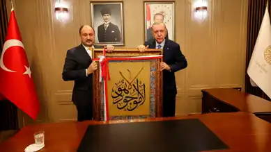 Erdoğan'a Özel Hat Tablo Hediye Edildi