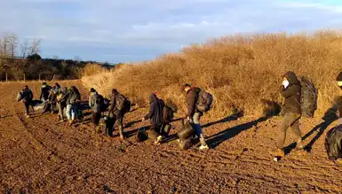 Edirne'de 21 Pakistan Uyruklu Düzensiz Göçmen Yakalandı