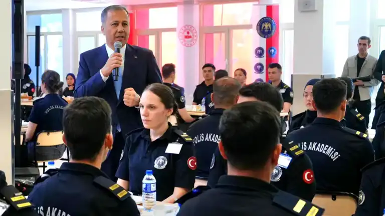 Yerlikaya, Polis Akademisi'ni Ziyaret Etti